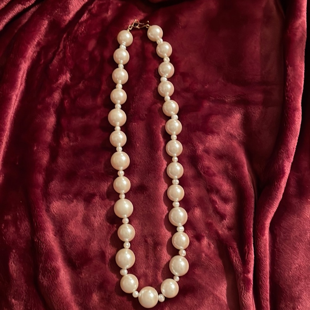 Handmade pearl necklace